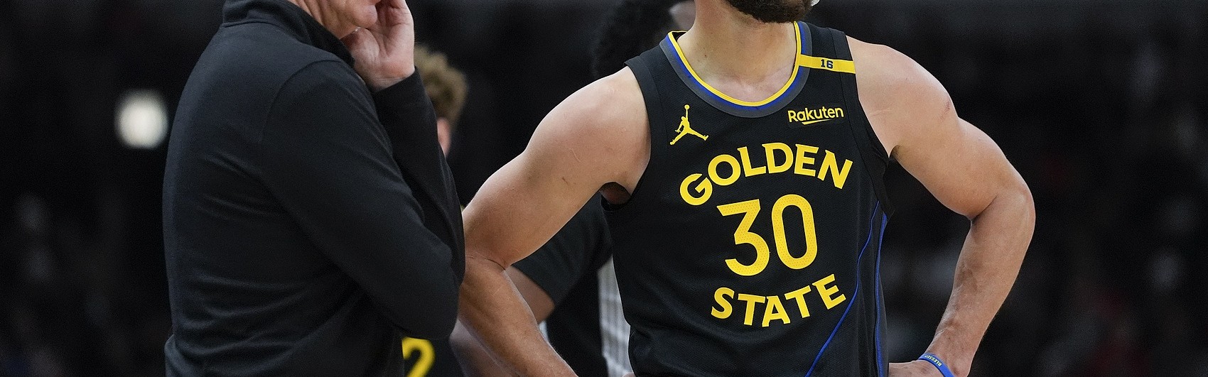 开云APP-科尔：库里今天的控球有些挣扎 但我知道他会调整 下场会打得更好