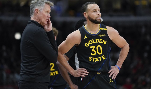 开云APP-科尔：库里今天的控球有些挣扎 但我知道他会调整 下场会打得更好