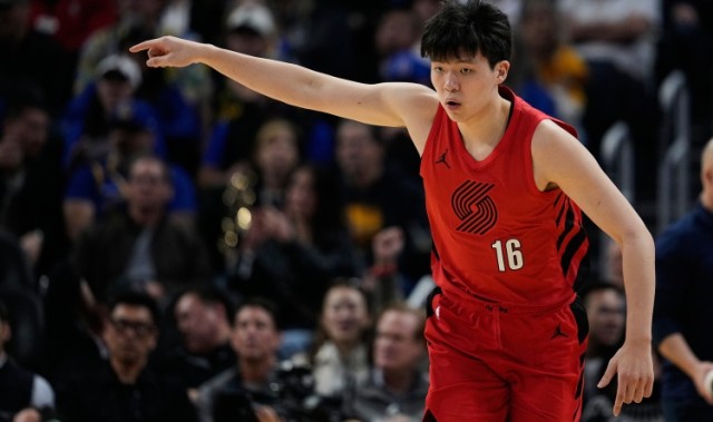 开云APP-拓记：杨瀚森在G联赛和NBA都越来越适应了 对位亚当斯是宝贵经验